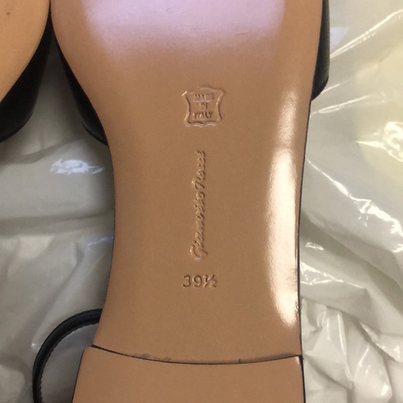 Gianvito Rossi
Leather d'Orsay Ankle-Strap Flat - Picture 6 of 7